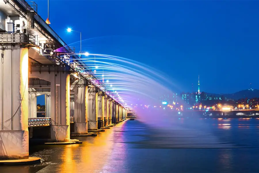 韓国行った時の景色の写真 mathew-schwartz-C17I0zRT7U4-